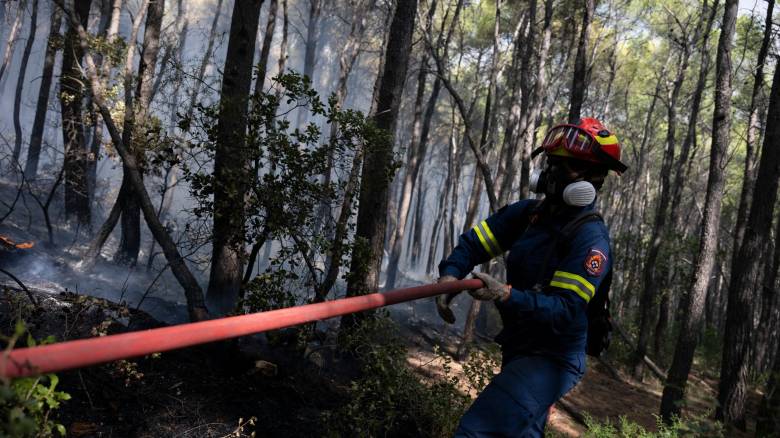 Σε αυξημένη επιχειρησιακή ετοιμότητα το ΕΚΑΒ για τις φωτιές σε Φωκίδα και Πόρτο Γερμενό