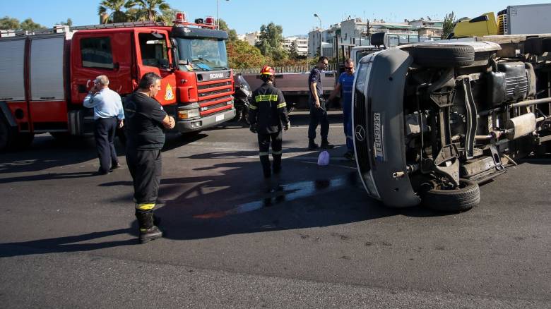 Ανατροπή φορτηγών στην Αθηνών - Λαμίας: Διακοπή κυκλοφορίας και στα δύο ρεύματα