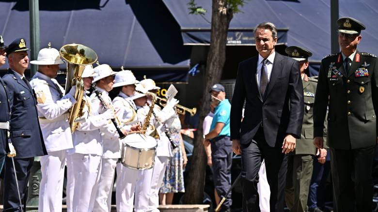 Τελευταίο αντίο στον Γιάννη Βαρβιτσιώτη: «Αφήνεις βαριά κληρονομιά» είπε ο Μητσοτάκης στον επικήδειο
