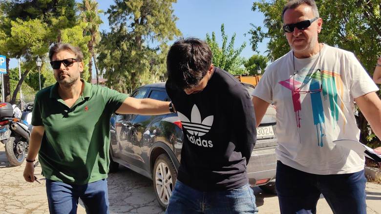 Στον ανακριτή Ναυπλίου οι δύο Ινδοί που σκότωσαν τον 59χρονο ψυχολόγο - Ομολόγησαν την πράξη τους