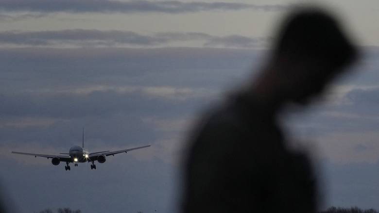 Συναγερμός στην Γερμανία: Αεροπλάνο cargo συγκρούστηκε στον αέρα με «άγνωστο αντικείμενο»