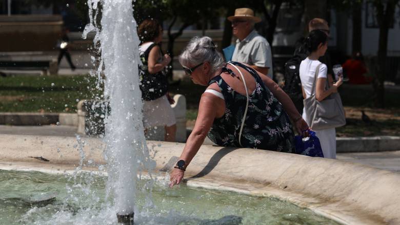 Καιρός σήμερα: Παραμένουν οι υψηλές θερμοκρασίες σε όλη τη χώρα - Στα 7 μποφόρ οι άνεμοι στο Αιγαίο
