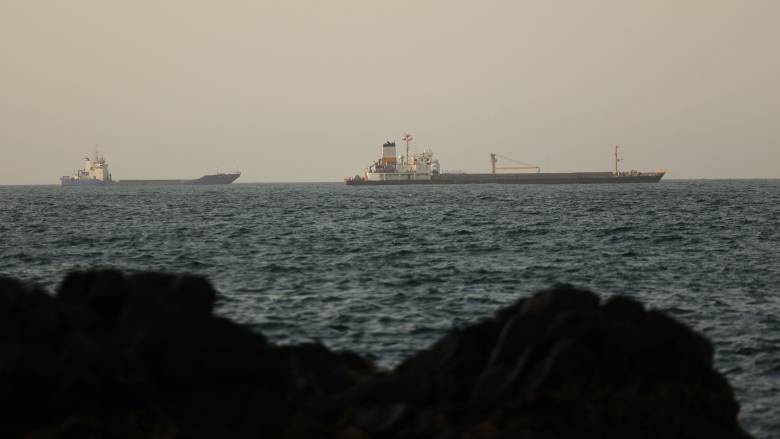 Ποιος θα ελέγχει τα πλοία; Το παιχνίδι ΗΠΑ, Ιράν, Ομάν για το Ορμούζ και η συμφωνία που δεν έρχεται
