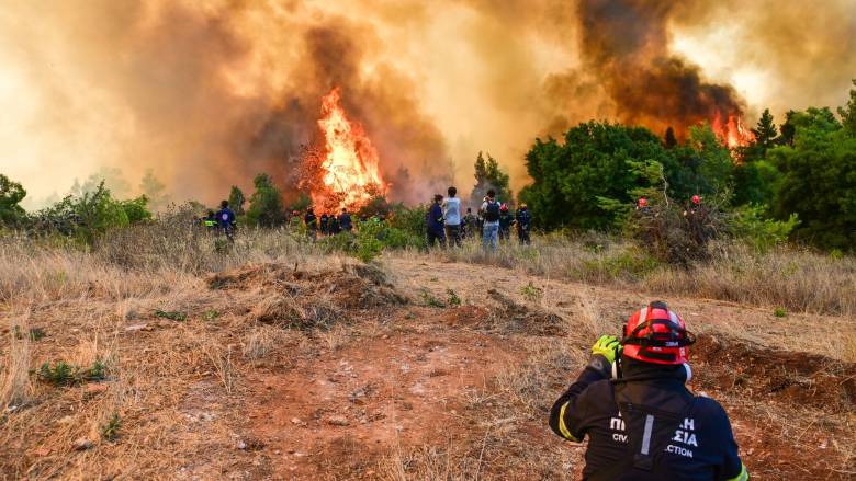 Πυροσβεστικό Σώμα: Δεν αφέθηκαν χωρίς τροφή ή νερό οι δυνάμεις που επιχείρησαν στη Δυτική Αττική