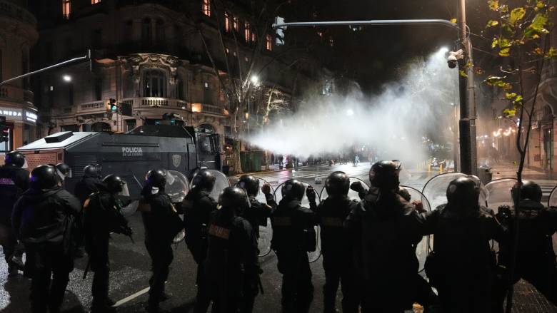 Αργεντινή: Επεισόδια μετά το τέλος κινητοποίησης κατά νομοσχεδίου ιδιοκτησίας