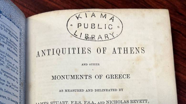 Βιβλίο που ήταν κρυμμένο σε τζάκι επιστράφηκε σε αυστραλιανή βιβλιοθήκη με καθυστέρηση 150 ετών