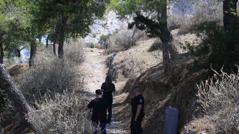 Σορός 57χρονης στον Λυκαβηττό: Τι εξετάζουν οι αρχές για τη μοιραία πτώση - «Κλειδί» η νεκροψία
