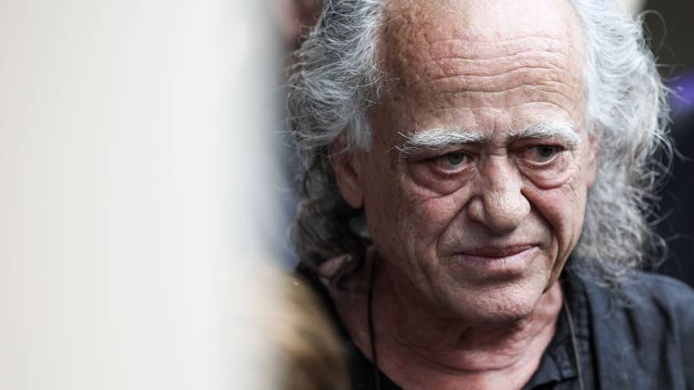 Ο πολιτικός κόσμος αποχαιρετά τον ηθοποιό Νίκο Καλογερόπουλο