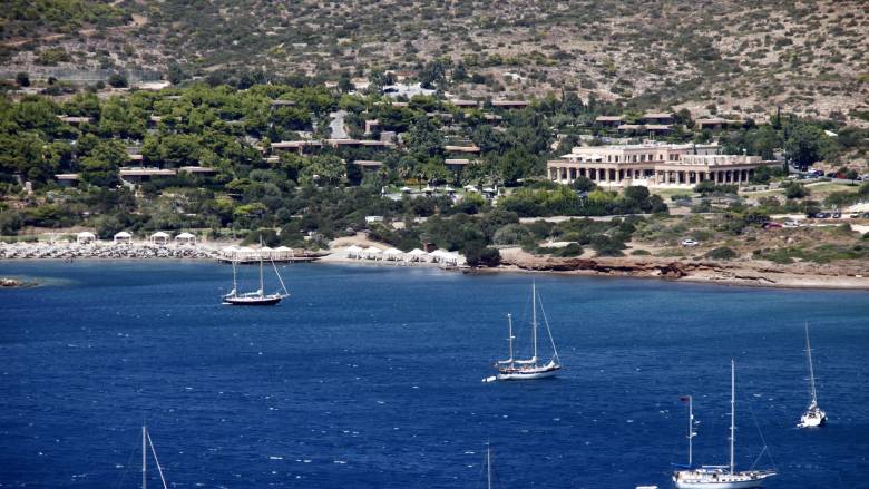 Οι 17 παραλίες της Αττικής που έχουν Γαλάζια Σημαία - Πού απαγορεύεται η κολύμβηση