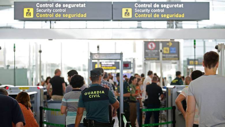 Ισπανία: Aυστηροί έλεγχοι σε περίπου 200 ταξιδιώτες που έφτασαν από την Ιταλία