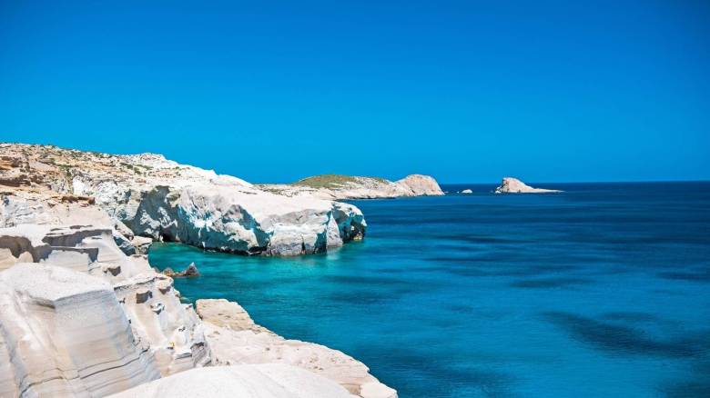 Παρέμβαση εισαγγελέα για την προσγείωση ελικοπτέρου στο Σαρακήνικο της Μήλου
