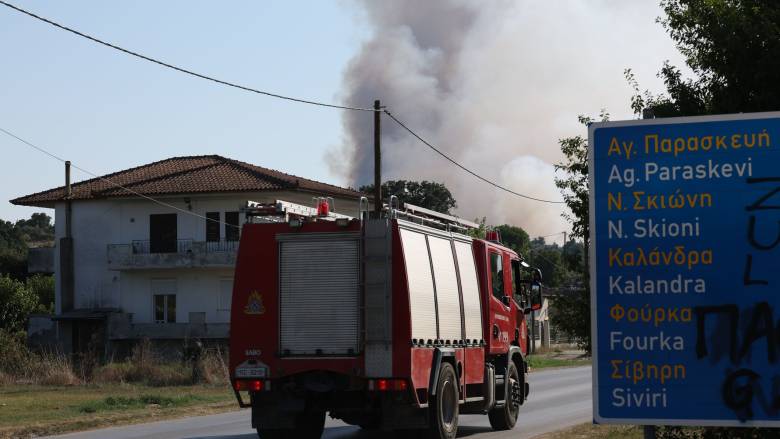 «Μας έφτυσαν και μας χτύπησαν» - Επίθεση σε τηλεοπτικό συνεργείο στη φωτιά της Χαλκιδικής