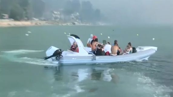 Αρτοποιός για φωτιά στη Χαλκιδική: Κοντά στις παραλίες Σίβηρης και Φούρκας το πύρινο μέτωπο