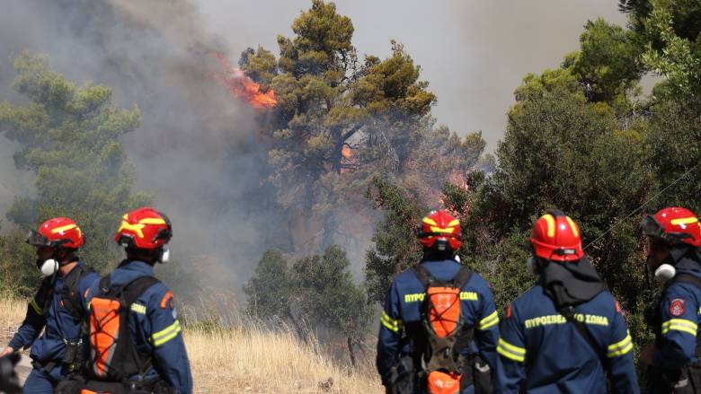 Σε Red Code όλη η χώρα τον Δεκαπενταύγουστο - Οι ριπές ανέμου «σήκωσαν» Πεντέλη και Κάρυστο