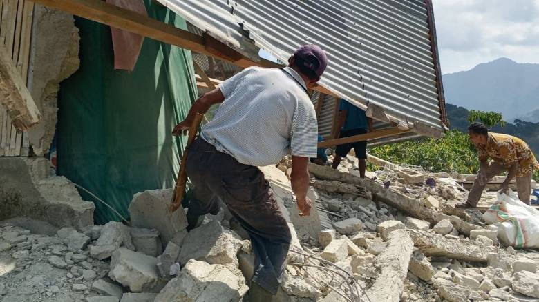 Σεισμός Ινδονησία: Τουλάχιστον 47 νεκροί - Μη προσβάσιμη η περιοχή κοντά στο επίκεντρο