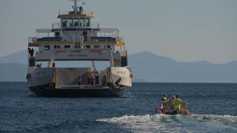 Κικίλιας για Σαλαμίνα: Με επτά σκάφη του Λιμενικού η απομάκρυνση πολιτών δια θαλάσσης