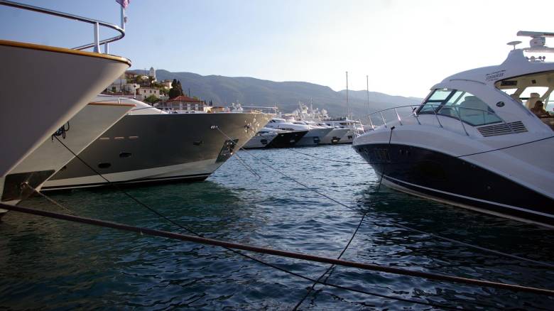 Επακούμβηση δύο τουριστικών πλοίων στην Κεφαλονιά - Απαγορεύτηκε ο απόπλους