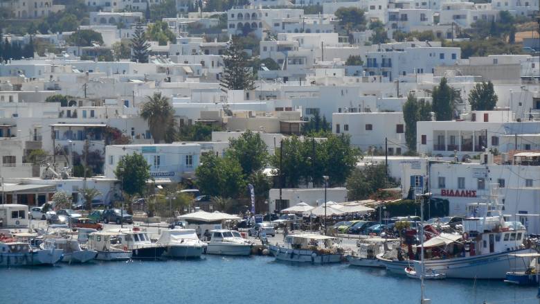 Θαλαμηγός προσέκρουσε σε αβαθή στη Νάουσα της Πάρου - Καλά στην υγεία τους επιβάτες και πλήρωμα