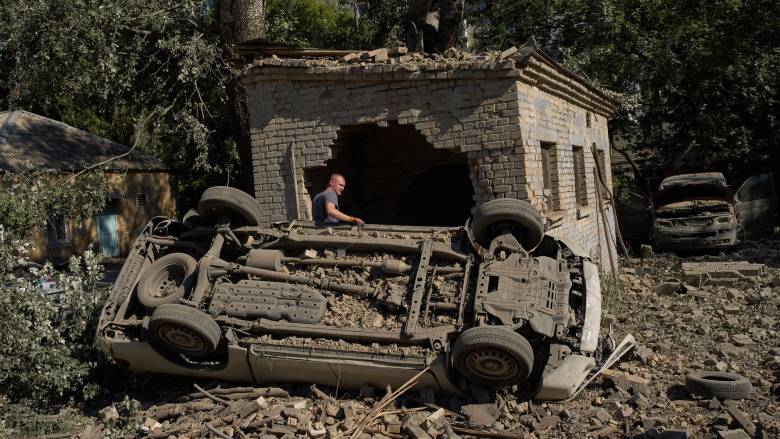 Τουλάχιστον 16 νεκροί μετά από «μαζική» ρωσική επίθεση στο Κίεβο