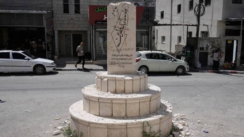 Ισραηλινός βουλευτής προσπάθησε να καταστρέψει παλαιστινιακό μνημείο στην κατεχόμενη Δυτική Όχθη