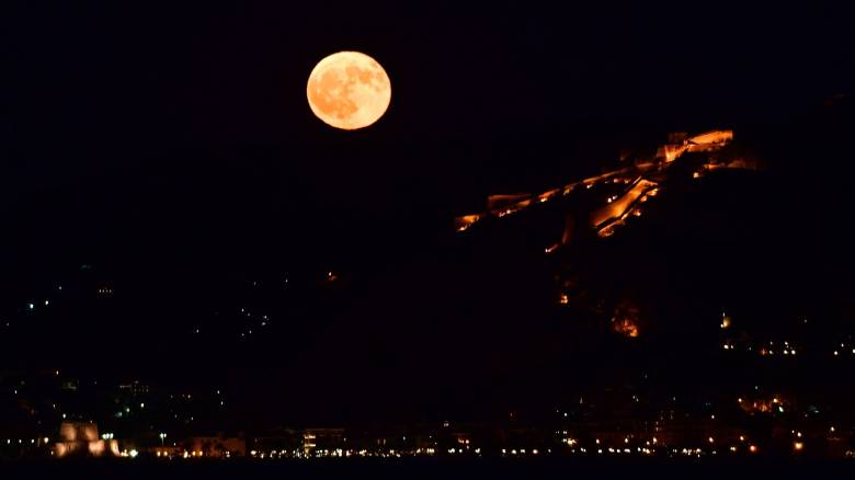 Στις 28/8 το «φεγγάρι του Οξύρρυγχου»: Πανσέληνος με μερική έκλειψη και δωρεάν εκδηλώσεις