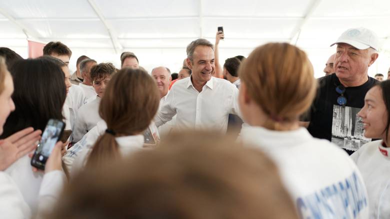 Μητσοτάκης: «Πώς το πράσινο γίνεται μπλε» - Η περιοδεία στη Δ. Μακεδονία, το βίντεο και η... γραβάτα