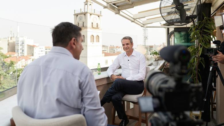 Πυρά Μητσοτάκη κατά ΠΑΣΟΚ για «ασχετοσύνη»: «Επιλέγει να ψηφίσει Ακρίτα αλλά όχι Στουρνάρα»