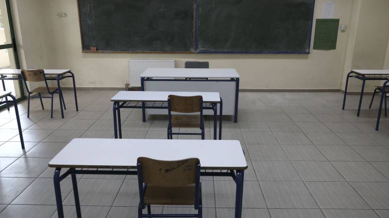 Σοβάς αποκολλήθηκε από ταβάνι σχολικής αίθουσας στη Λαμία και έπεσε στα κεφάλια μαθητών