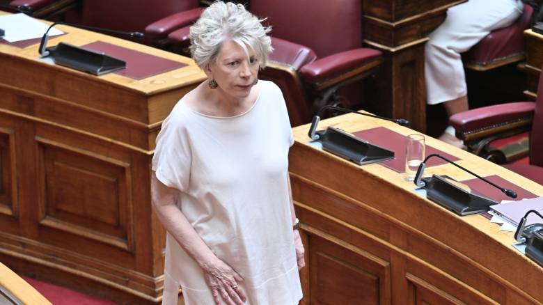 Δεν εκλέχθηκε αντιπρόεδρος της Βουλής η Ακρίτα - «Άνω - Κάτω» η Ζωή με τον Κουκουλόπουλο