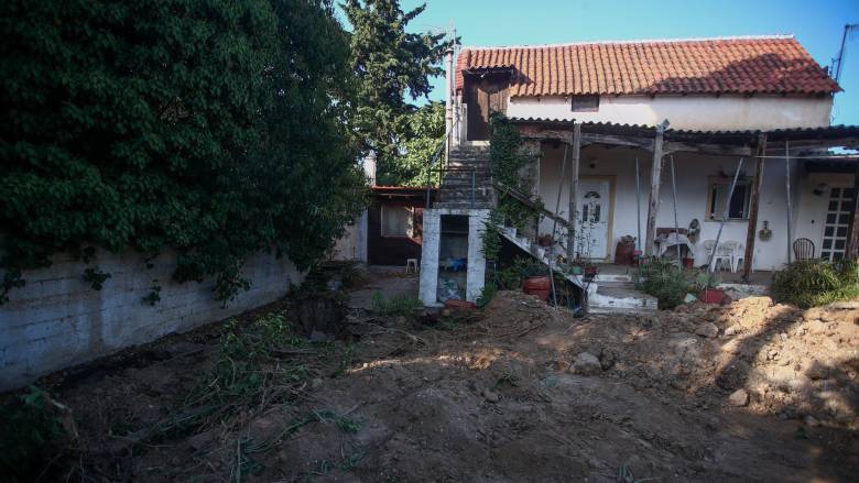 Μαραθώνας: Στο υπόγειο του σπιτιού η σορός της ηλικιωμένης - Βρέθηκε τυλιγμένη με πανιά