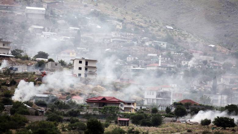 Μεγάλη φωτιά στη Χειμάρα στην Αλβανία - Κάηκαν σπίτια, απομακρύνθηκαν κάτοικοι