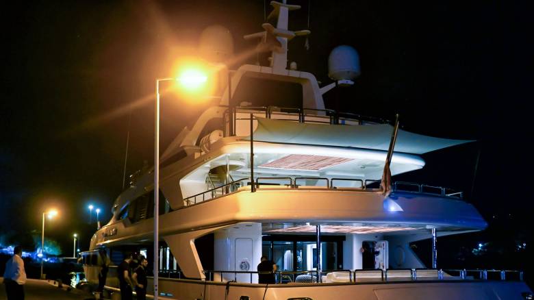 Ένας νεκρός σε σύγκρουση θαλαμηγού με λέμβο στον κόλπο των Κεγχρεών στον Ισθμό