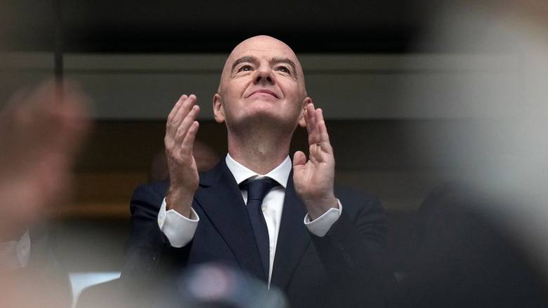Ο Τζιάνι Ινφαντίνο ξανά υποψήφιος για την FIFA παρά τον σάλο για τα σχέδια... πώλησης του Μουντιάλ