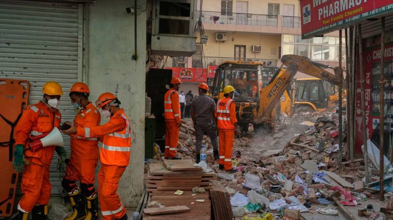 Ινδία: Αγωνία για τους αγνοούμενους ύστερα από κατάρρευση κτηρίου - Στους έξι οι νεκροί