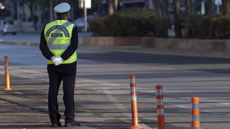 Επικίνδυνη προσπέραση βυτιοφόρου και νταλίκας από οδηγό ΙΧ μέσα σε τούνελ στην Κρήτη - Δείτε βίντεο