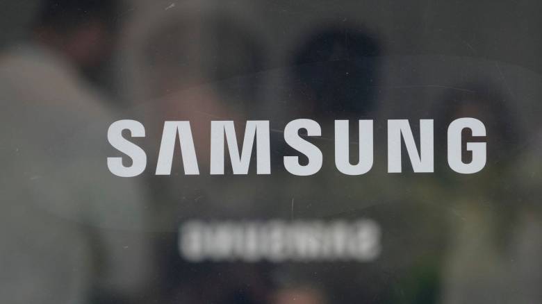 Η Samsung τρολάρει την Apple για το «iPhone Duo» - Οι Καρντάσιαν και οι... βιτριολικές αναρτήσεις