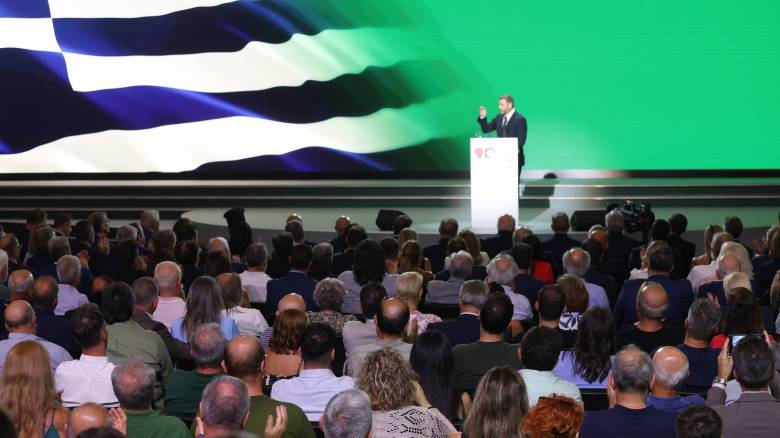 Ανδρουλάκης: «Δεσμεύομαι για την αναγέννηση της δημόσιας Υγείας και της Παιδείας»