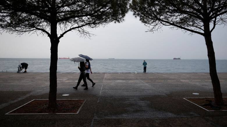 Ξαφνική νεροποντή «χτύπησε» στη Θεσσαλονίκη - Το τεράστιο «self cloud»