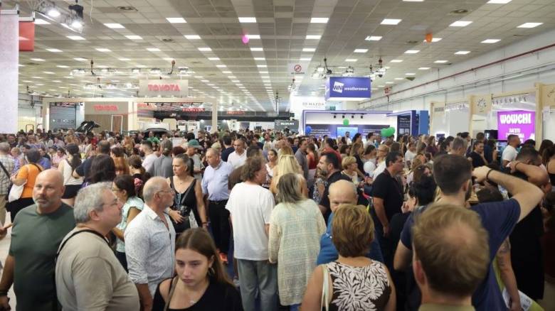 Αμείωτο συνεχίζεται το ενδιαφέρον του κόσμου στη μεγάλη γιορτή της 90ής ΔΕΘ