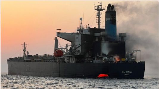 Ομάν: Το Ομάν ρυμουλκεί δεξαμενόπλοιο που δέχθηκε επίθεση - Δύο αγνοούμενοι
