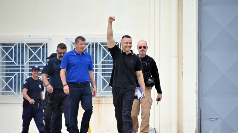 Αποφυλακίστηκε ο Ηλίας Κασιδιάρης - Ανακοίνωσε την ίδρυση κόμματος