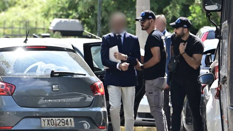 Μαραθώνια απολογία: Καταιγισμός ερωτήσεων για τον θάνατο του Γιώργου Μαζωνάκη στους δύο γιατρούς
