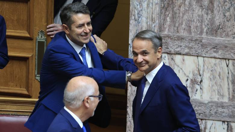 Η επιστροφή του Γιώργου Μυλωνάκη στα κοινοβουλευτικά έδρανα –  Το καλωσόρισμα Μητσοτάκη