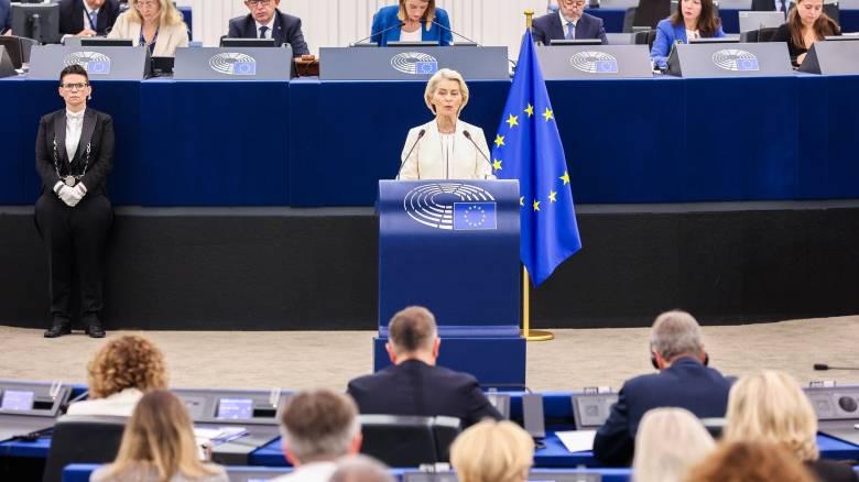 Φον ντερ Λάιεν: Φόρο τιμής στους πιλότους που έχασαν τη ζωή τους στην Ψάθα - «Πέθαναν ως ήρωες»