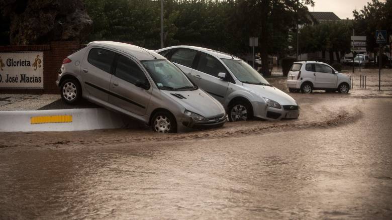 Φονικές πλημμύρες στην Ισπανία: Νεκρός άνδρας που παρασύρθηκε από χείμαρρο - «Ποτάμια» οι δρόμοι