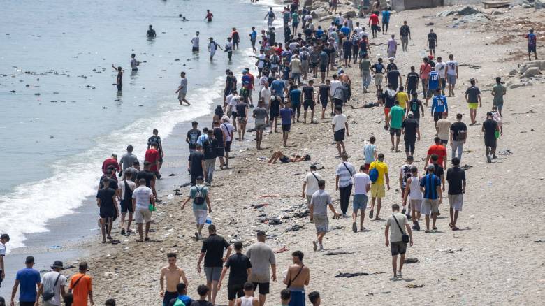 Νέος καταυλισμός στη Θέουτα για τους μετανάστες - Θα στεγάσει έως και 1.700 άτομα στο λιμάνι