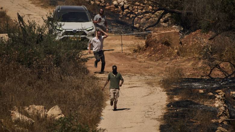 Κόλαση στη Δυτική Όχθη: Ισραηλινοί λεηλάτησαν περιουσίες Παλαιστινίων και πήγαν να απαγάγουν παιδί