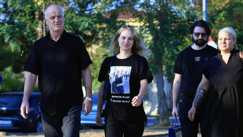 Σε φορτισμένο κλίμα οι καταθέσεις των συγγενών στην δίκη για την τραγωδία των Τεμπών