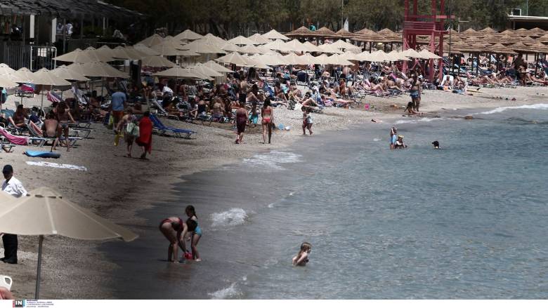 Χειροπέδες και στην 21χρονη για τον θάνατο του 82χρονου σε παραλία της Βουλιαγμένης
