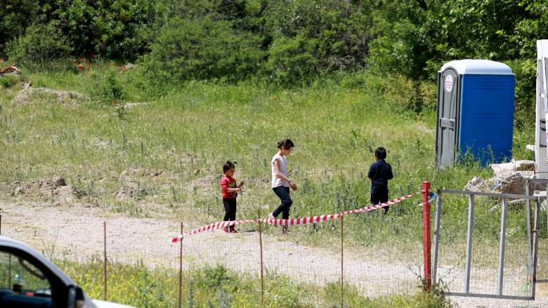 Κλείνει η δομή αιτούντων άσυλο στις Θερμοπύλες - Πλεύρης: Ο χώρος αποδίδεται στους κατοίκους